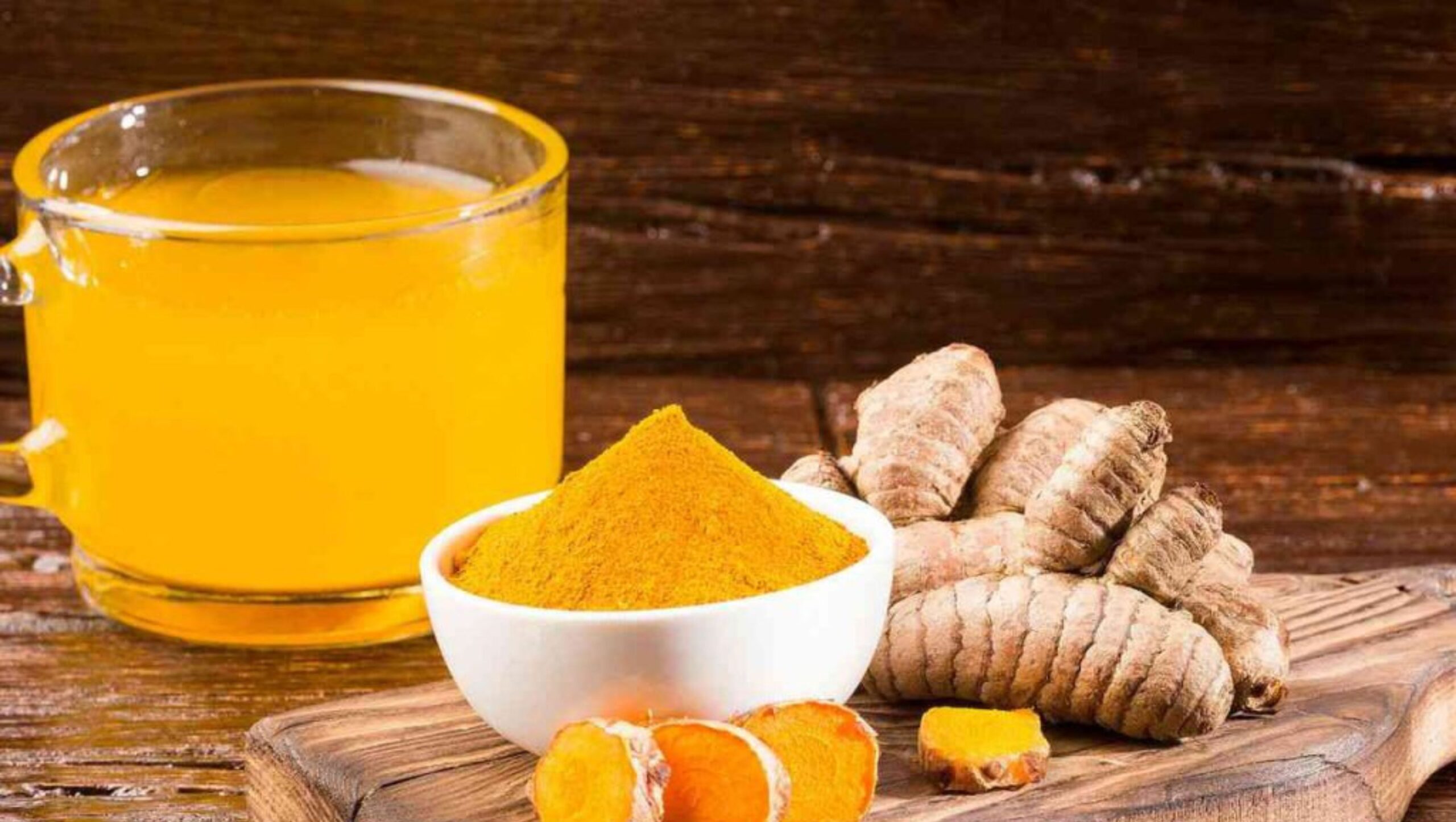 Với công dụng chống viêm, tăng cường hệ miễn dịch và hỗ trợ tiêu hóa, nước ép nghệ tươi có thể được sử dụng để điều trị bệnh dạ dày, viêm đại tràng và các vấn đề liên quan đến hệ tiêu hóa khác.