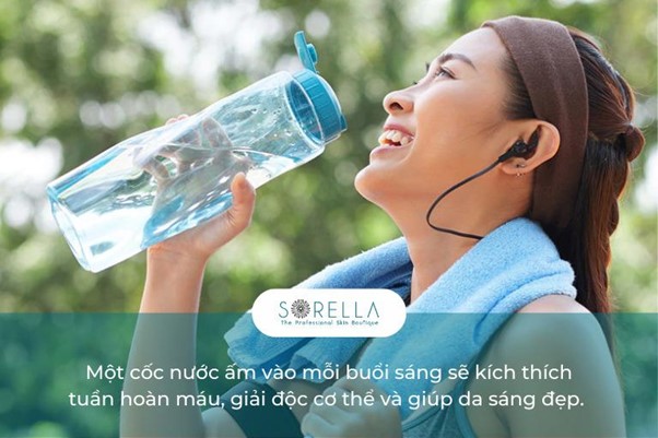 Uống đủ nước mỗi ngày 