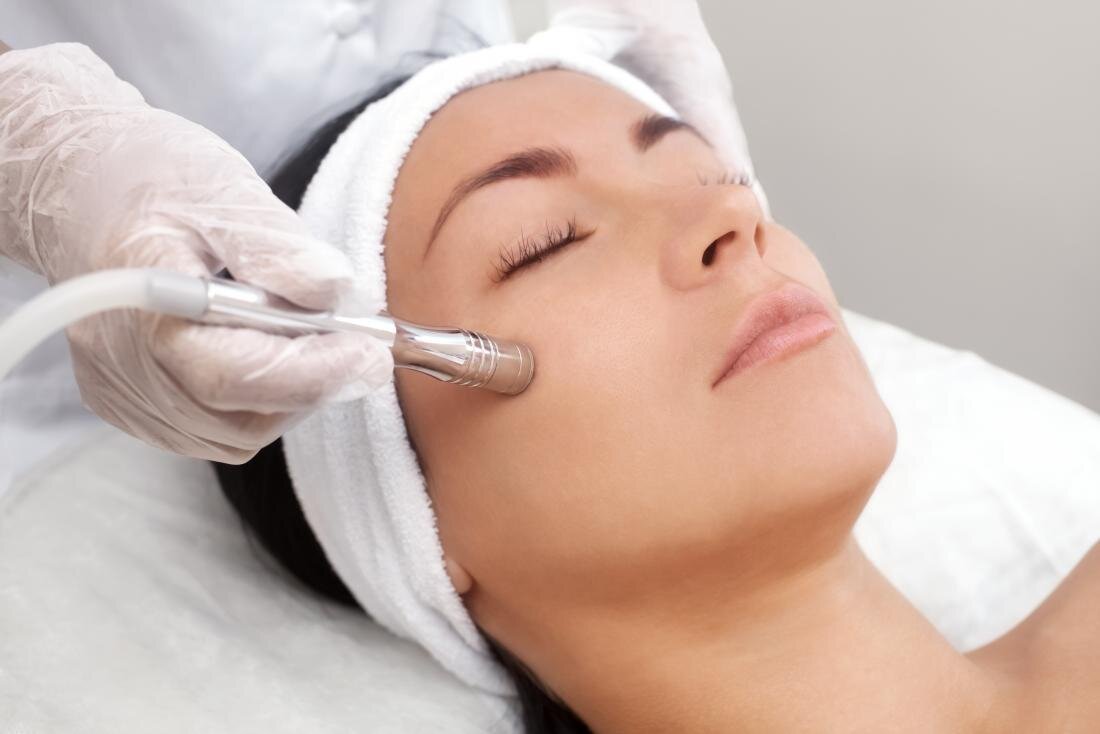 A detailed description of ULTRA LIFT service for facial skincare